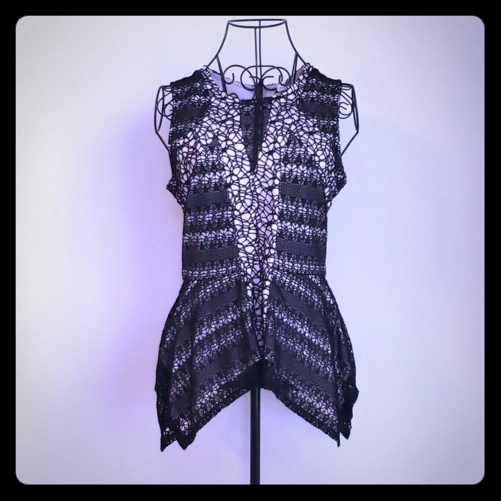 Sleeveless lace top